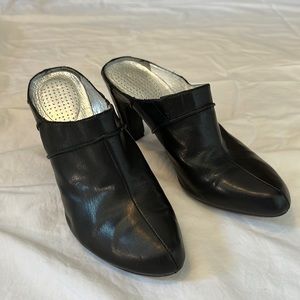 Tsubo Black Leather Slip-on Heels Size 7